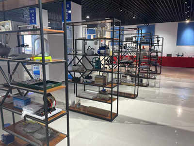 先進的生產(chǎn)設(shè)備